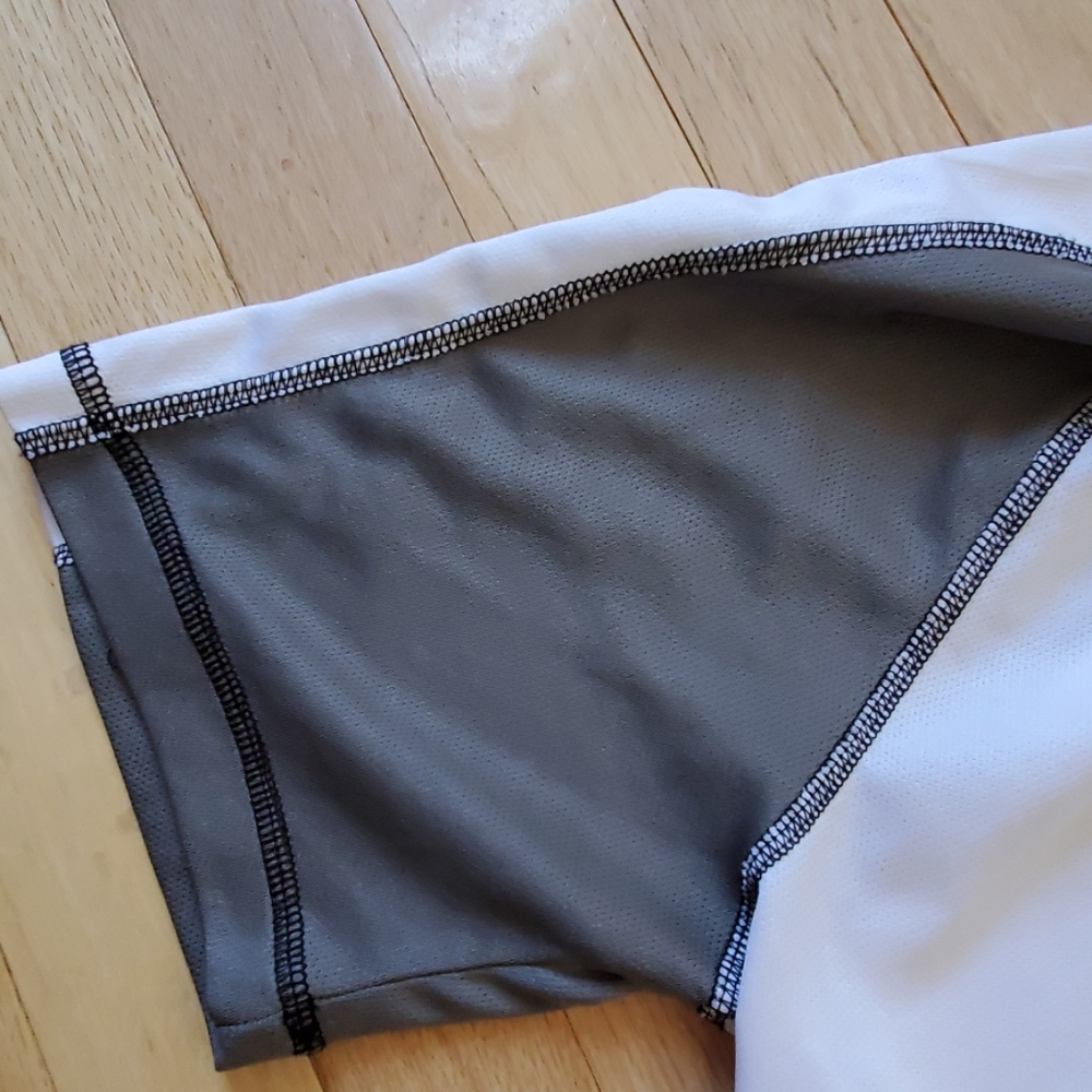 Laguna Rashguard - Picture 4 of 5